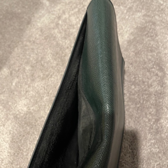 Louis Vuitton Green Taiga Pouchette Envelope Document case - Picture 9 of 10